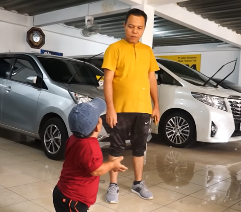 Biar Rajin Kuliah, Ucok Baba Belikan Mobil Mewah Sang Anak, Ending-nya Adam Lemas