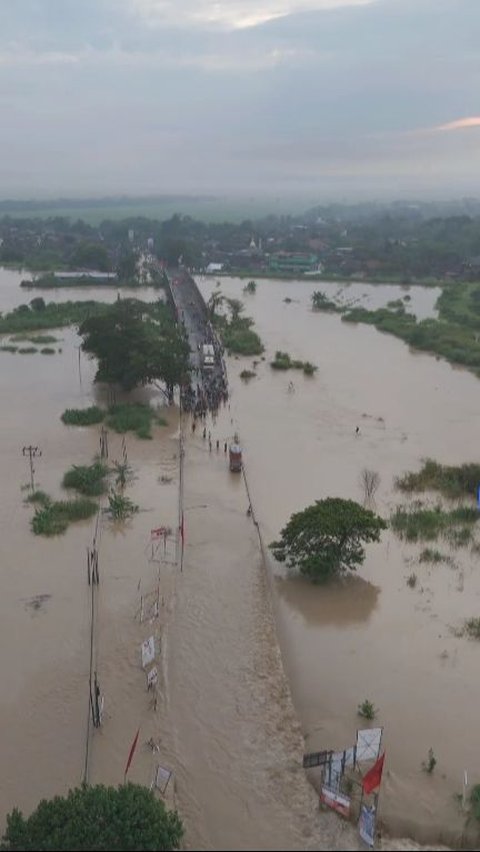 Sungai Tuntang Meluap Sebabkan Jalur Semarang - Grobogan Lumpuh Total, Ini Penampakannya