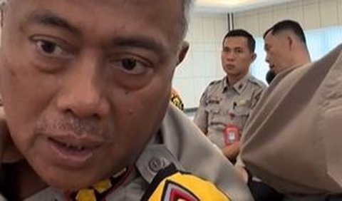 Saat didekati, salah satu polisi dalam video mengatakan jika dia tengah membicarakan soal rencana kegiatan mereka usai pensiun dari Polri.