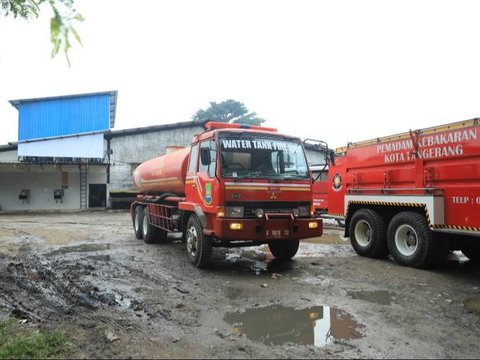 Leaking Ice Factory Gas in Tangerang, Residents Struggling to Breathe Evacuated to Hospital