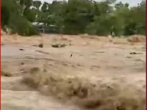 Potret Terkini Banjir Bandang Grobogan, Arus Air Sangat Deras Hingga Sebabkan Jalan Lumpuh Total