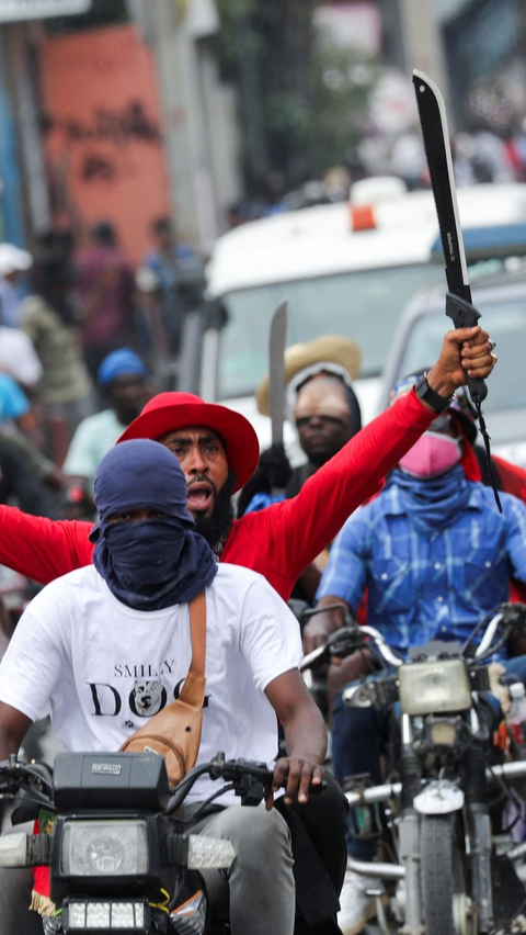 FOTO: Panas dan Mencekam Kericuhan di Haiti, Warga Keluarkan Parang hingga Jarah Isi Pertokoan saat Paksa PM Ariel Henry Lengser