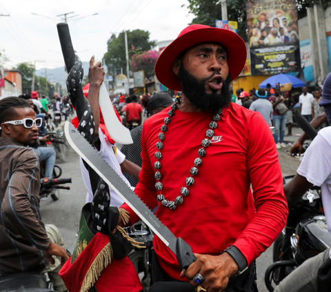 Ratusan warga Haiti turun ke jalan pada hari Senin (5/2/2024) untuk memprotes pemerintahan Perdana Menteri Ariel Henry yang tidak terpilih.<br>Foto: REUTERS/Ralph Tedy Erol<br>