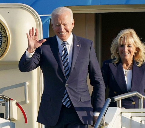 Selain itu, Presiden Amerika Serikat (AS) Joe Biden mengatakan dia prihatin dengan berita tersebut dan berencana untuk menelepon Charles nanti.