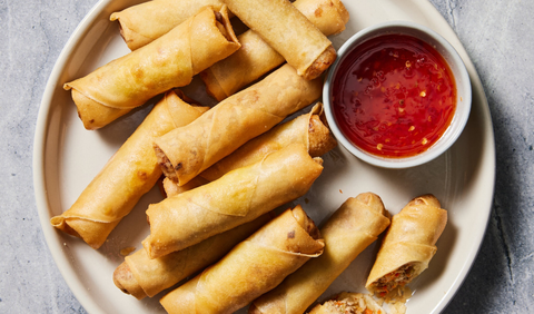 8. Lumpia: Simbol Kemakmuran