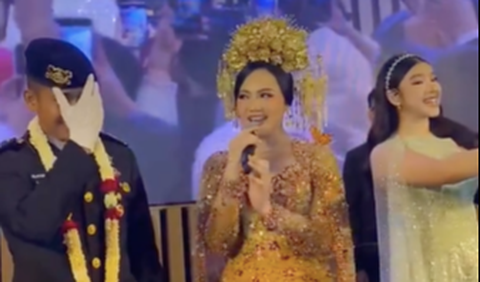 Di sela-sela acara, Nanda juga sempat menyanyikan satu buah lagu berduet dengan penyanyi jebolan ajang pencarian bakat Indonesian Idol tersebut.<br>