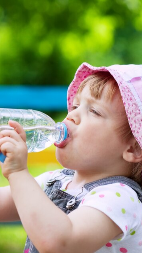 Konsumsi Air Putih Secara Berlebihan Bisa Jadi Penyebab Stunting pada Anak<br>