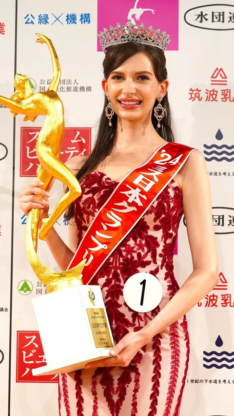 Ukraine Born Miss Japan Karolina Shiino Gave Up Her Crown Following