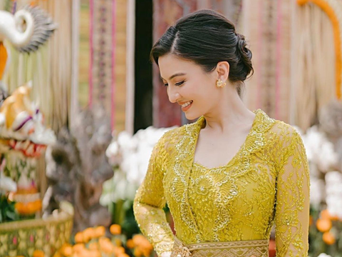 10 Potret Raline Shah Tampil dalam Balutan Busana Kebaya, Anggun dan Cantik!