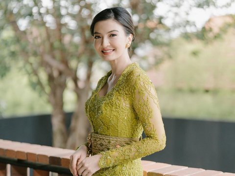 10 Potret Raline Shah Tampil dalam Balutan Busana Kebaya, Anggun dan Cantik!