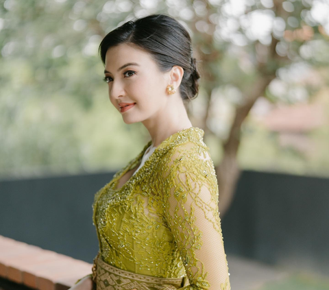 10 Potret Raline Shah Tampil dalam Balutan Busana Kebaya, Anggun dan Cantik!