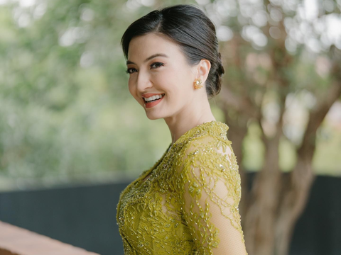 10 Potret Raline Shah Tampil dalam Balutan Busana Kebaya, Anggun dan Cantik!