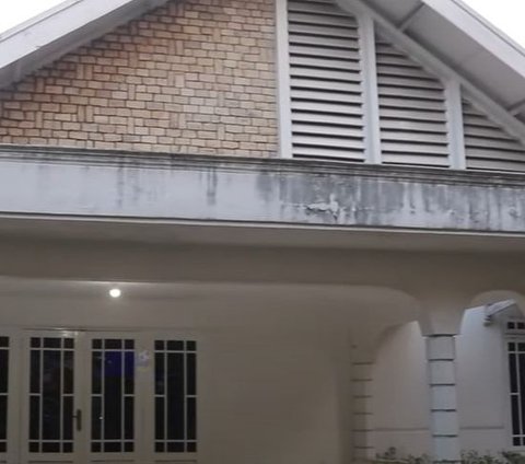 Seperti dikutip dari kanal YouTube halo biru, Selasa (06/02) memperlihatkan kondisi rumah dan kamar sederhana Ryamizard Ryacudu di Palembang, Sumatera Selatan.<br>