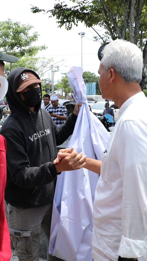 Diteriaki Pendukung Prabowo-Gibran, Ganjar Malah Ajak Makan dan Titipkan Pesan Pemilu Damai