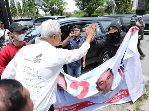 Diteriaki Pendukung Prabowo-Gibran, Ganjar Malah Ajak Makan dan Titipkan Pesan Pemilu Damai