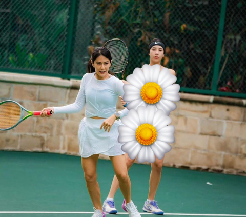 Potret Candid Dian Sastrowardoyo saat Main Tenis, Pesonanya 'Lebih Gadis dari yang Gadis'