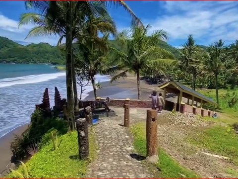 Pesona Pantai Watu Bale Kebumen, Punya Banyak Wahana Wisata Serta Ombak yang Tenang