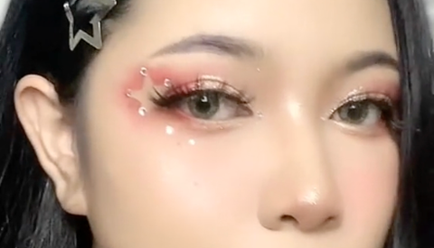 How to Make Star Looks Eyeshadow