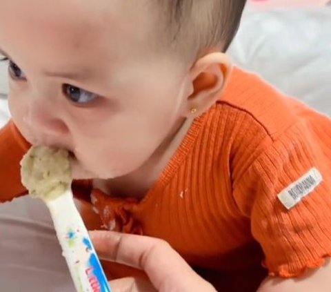 So Funny, Newborn Baby Wants to Eat When Indian Song is Played