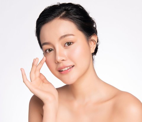Beauty Doctor Reveals Collagen in Skincare Cannot Penetrate the Skin