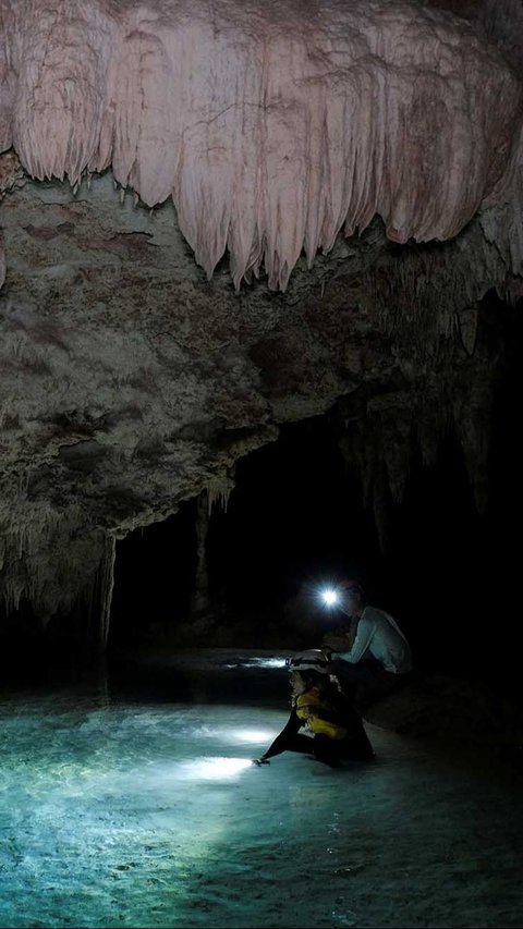 Foto-foto yang diperoleh Reuters memperlihatkan gua tersebut memiliki pemandangan menakjubkan. REUTERS/Paola Chiomante
