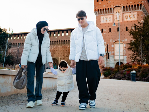 Foto-foto Keseruan Lesti Kejora dan Keluarga Liburan di Italia, Potret Abang L Gemesin Banget!