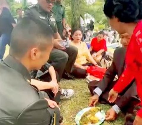 Disaksikan Kolonel Edward Sitorus, Ritual Menyajikan Masakan Ikan Mas Untuk Putra Batak Lolos Jadi TNI Jadi Sorotan