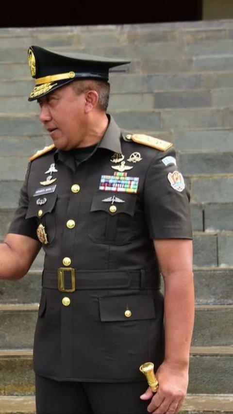 Sidharta, merupakan lulusan Akademi Militer (1991) ini berasal dari kecabangan Infanteri (Kopassus). <br><br>Jabatan terakhir jenderal bintang dua ini adalah Kepala Staf Kodam XVII/Cenderawasih.