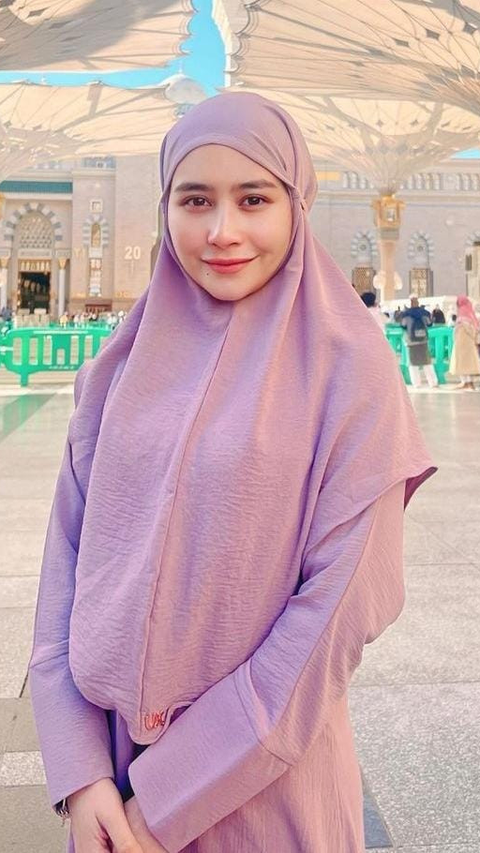 Cantiknya Prilly Latuconsina Tampil Bare Face Selama Umrah, Didoakan Istiqamah Berhijab