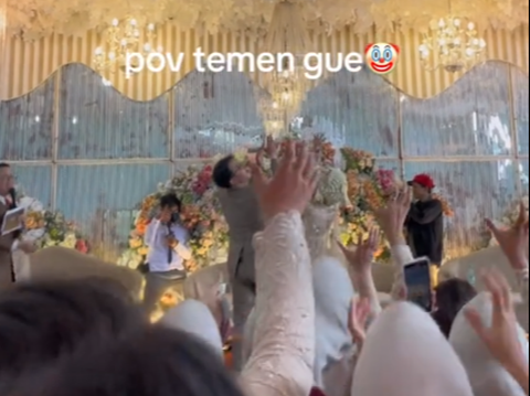 Auto Panik, Momen Wanita Tak Sengaja Dapat Lemparan Bunga Pengantin Ini Curi Perhatian Warganet