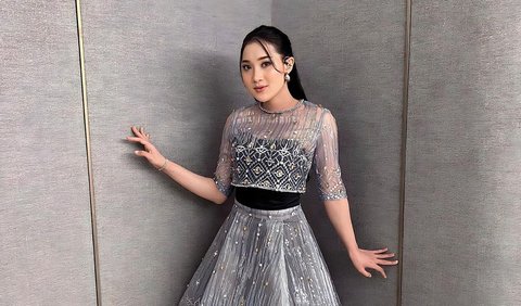 Penampilan Yeni Inka tak luput dari perhatian netizen. Mereka memuji penampilan Yeni Inka yang begitu cantik.<br>