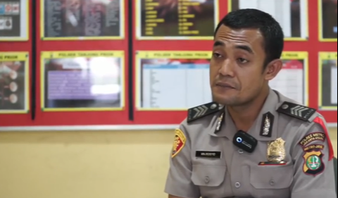 Sosok polisi berperawakan gagah tersebut turut mengungkap awal cerita dirinya memilih usaha es teh manis. Tak terkira, semua hal tersebut bermula dari kebiasaan dirinya dan sang istri saat menghabiskan waktu luang.