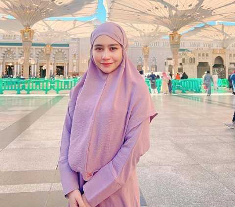 Cantiknya Prilly Latuconsina Tampil Bare Face Selama Umrah, Didoakan Istiqamah Berhijab