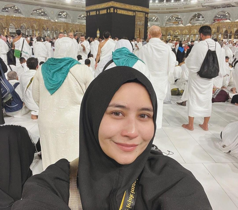 Cantiknya Prilly Latuconsina Tampil Bare Face Selama Umrah, Didoakan Istiqamah Berhijab