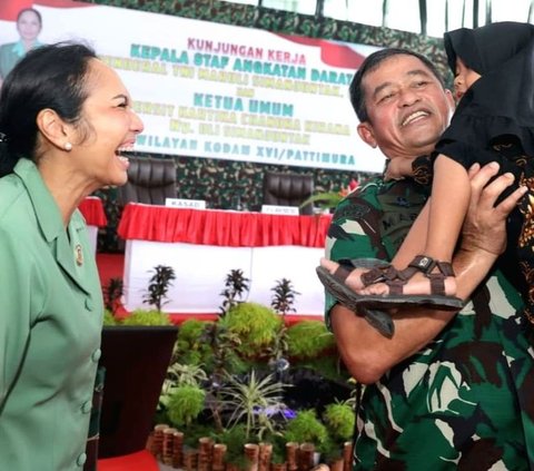 Asramanya Dikunjungi Jenderal Bintang 4, Potret Senyum Lepas Anak Prajurit TNI Digendong Kasad Maruli Simanjuntak