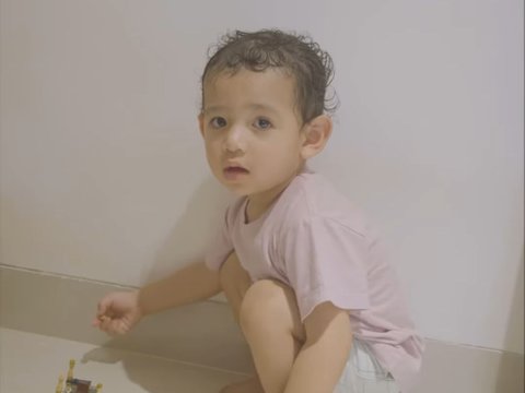 Terekam CCTV, Detik-Detik Baby Don Anak Jessica Iskandar Turun dari Tempat Tidur, Bikin Tegang