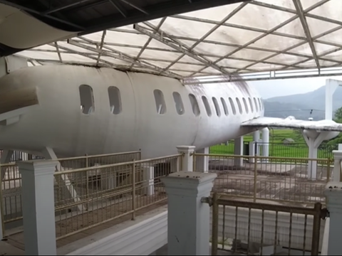 Pemiliknya Meninggal Dunia, Begini Potret Rumah Mewah Bak Istana Terbengkalai Beratapkan Pesawat Terbang