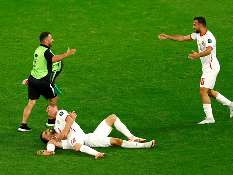 FOTO: Selebrasi Unik Kemenangan Yordania di Tengah Wajah Sedih Pemain Korea Selatan yang Kalah di Laga Semifinal Piala Asia 2023