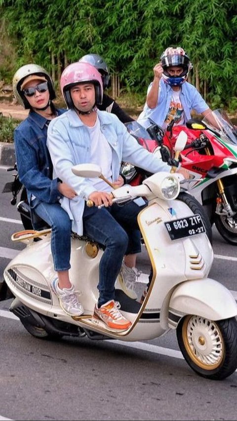 Portrait of Artists Sunmori with Gibran, Raffi Ahmad Riding a Limited Edition Matic Scooter