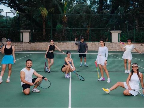 Portrait of the Style Clash Between Pevita Pearce and Dian Sastrowardoyo Playing Tennis Together, with Anya Geraldine Showing Off Body Goals