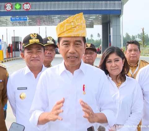 JK Kritik Jokowi: Kalau Bansos Dikasih di Pinggir Jalan dan di Pasar Langgar Aturan