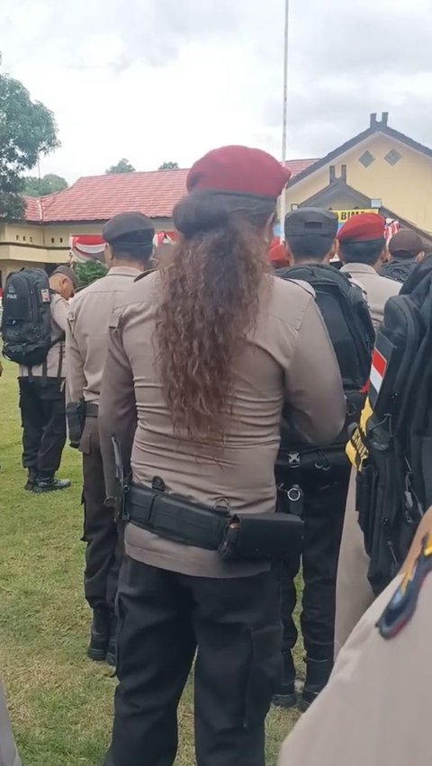 Lama Tugas di Lapangan, Polisi Ini Ikut Apel dengan Rambut Gondrong