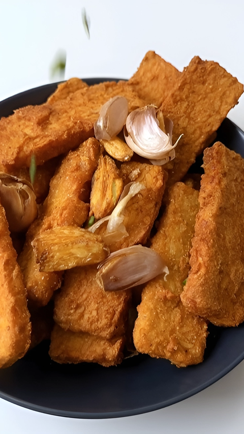 Delicious, Fried Tempeh with Garlic for a Richer Taste