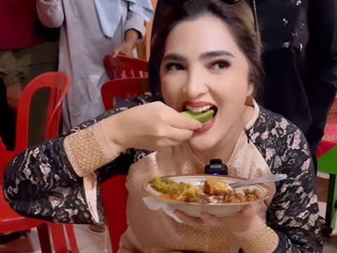 Invitation to Employees, Ashanty's Eating Style Becomes the Spotlight