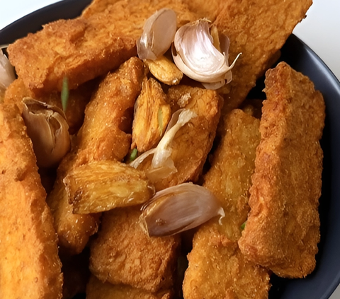Delicious, Fried Tempeh with Garlic for a Richer Flavor
