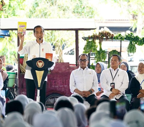 Jokowi Acungi Jempol Untuk Produk Ibu Sri, Nasabah PNM Mekaar