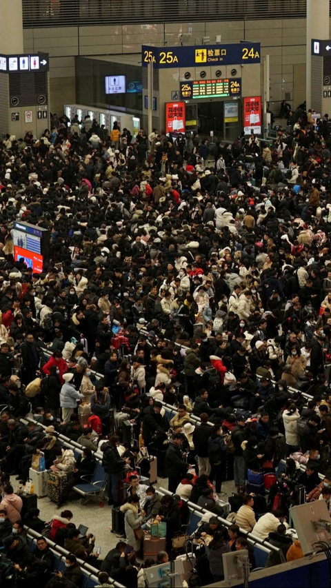 Mudik Imlek di China dianggap sebagai migrasi manusia tahunan terbesar di dunia. Foto: REUTERS / Nicoco Chan