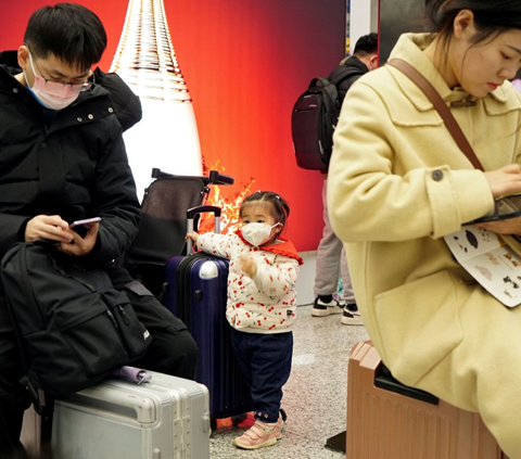 FOTO: Penampakan Kepadatan Arus Mudik Jelang Imlek di China yang Akan Pecahkan Rekor, Stasiun Kereta bak Lautan Manusia
