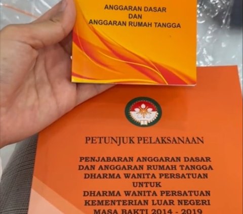 Wanita Ini Bagikan Pengalaman Pertama Jadi Istri Diplomat, Beli Baju Dharma Wanita hingga Pakaian Adat