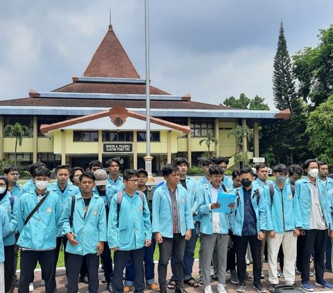 Kecewa dengan Pelanggaran Demokrasi dan Etika, Mahasiswa UNS Keluarkan Maklumat Supersemar